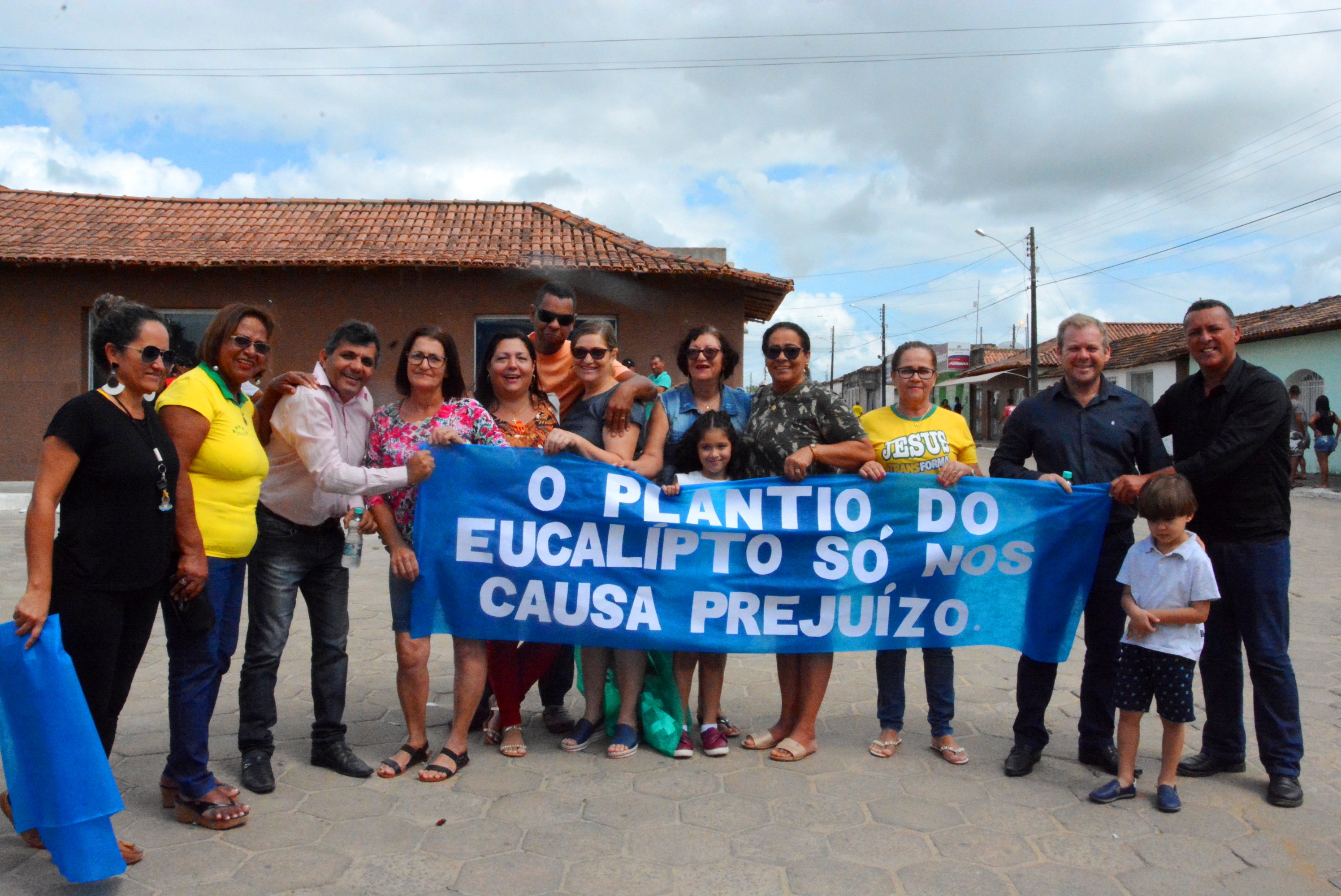 Arnóbio, Paulo Jovanio e sobradensesse reúnem com Suzano para debaterem projeto de plantio de eucaliptos perto de nascentes