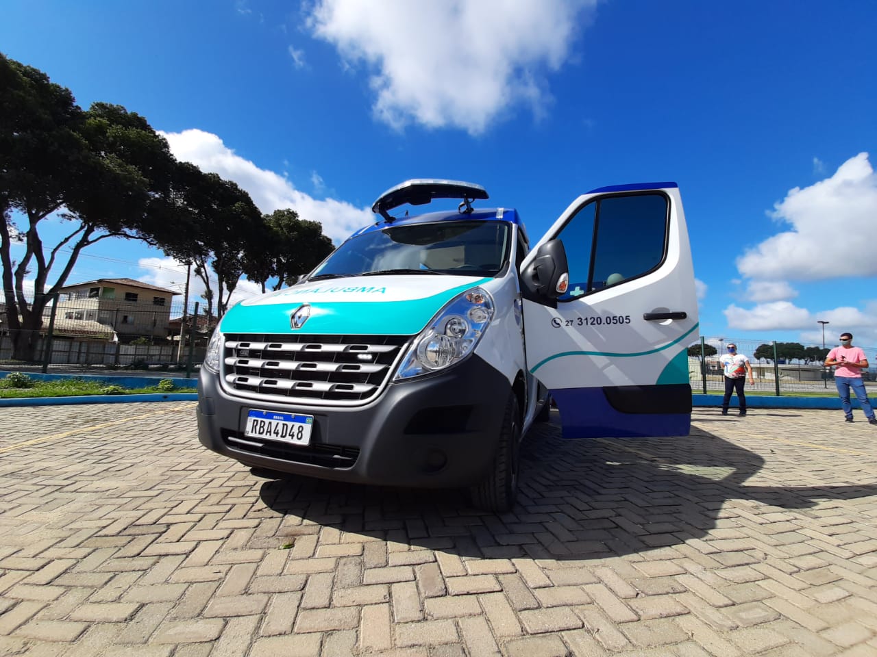 AMBULÂNCIA ADAPTADA PARA REMOÇÃO DE PACIENTES COM COVID-19 É APRESENTADA E JÁ ESTÁ EM OPERAÇÃO